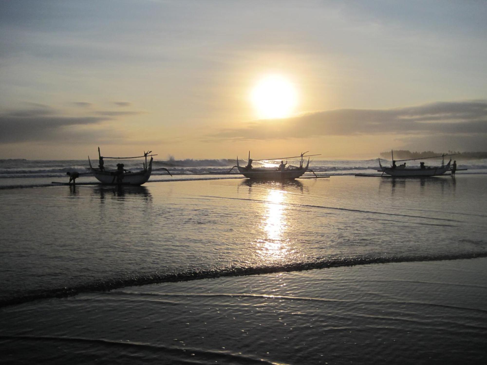 Puri Dajuma Beach Eco-Resort & Spa Pulukan Ngoại thất bức ảnh